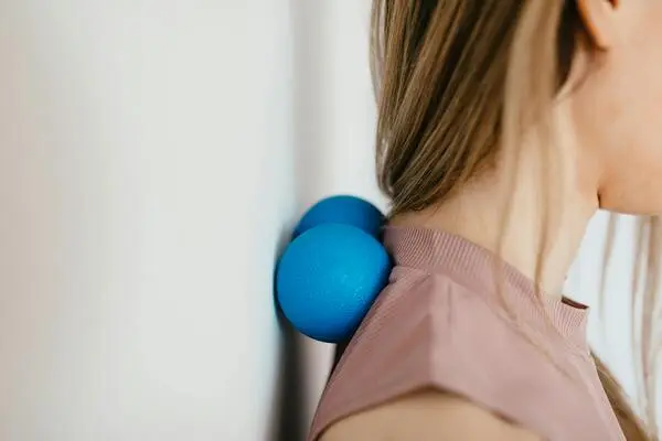 woman doing neck muscle pain therapy, Source: Pexels.com
